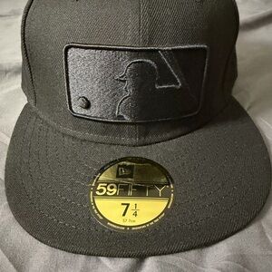 New Era 59fifty Black MLB Logo Fitted Hat Size 7 1/4